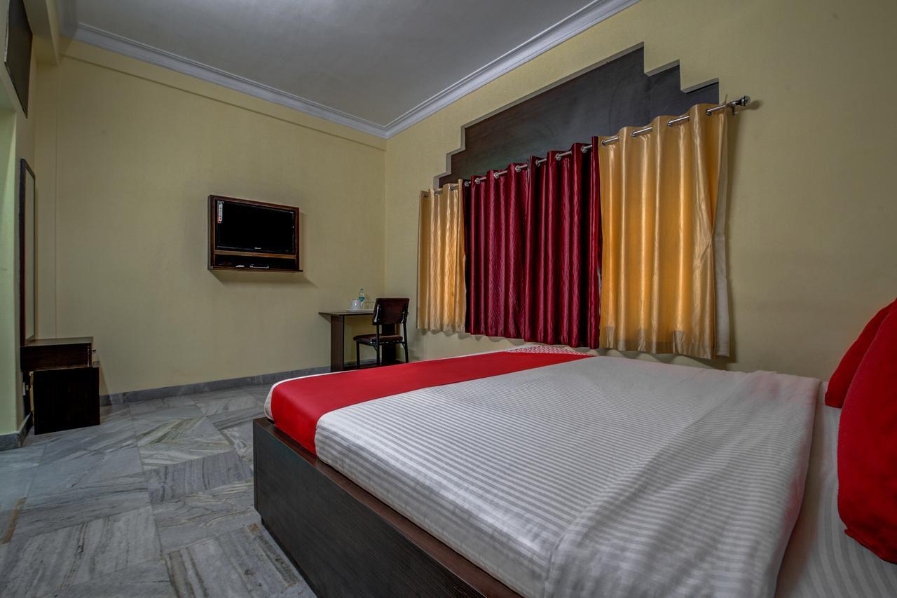 Oyo 12960 Hotel Adrija Salt Lake City Ngoại thất bức ảnh