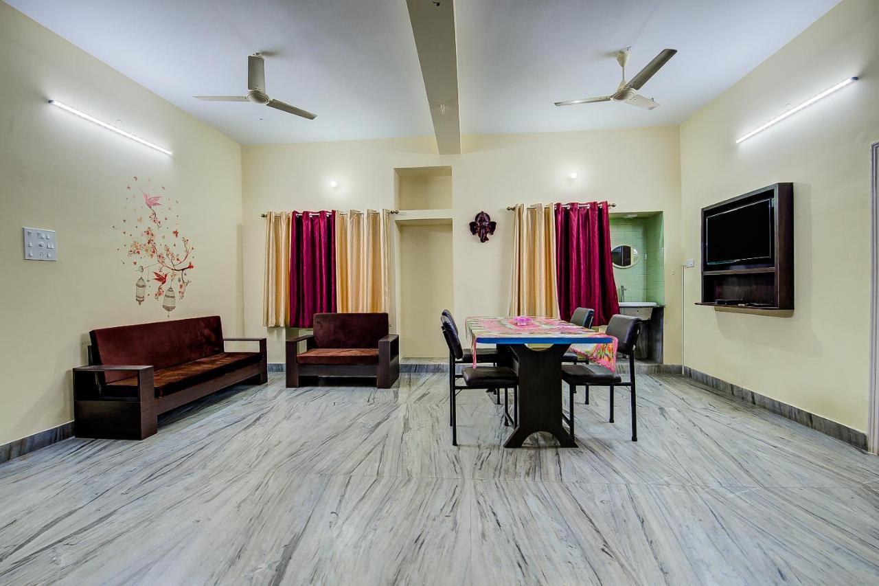 Oyo 12960 Hotel Adrija Salt Lake City Ngoại thất bức ảnh