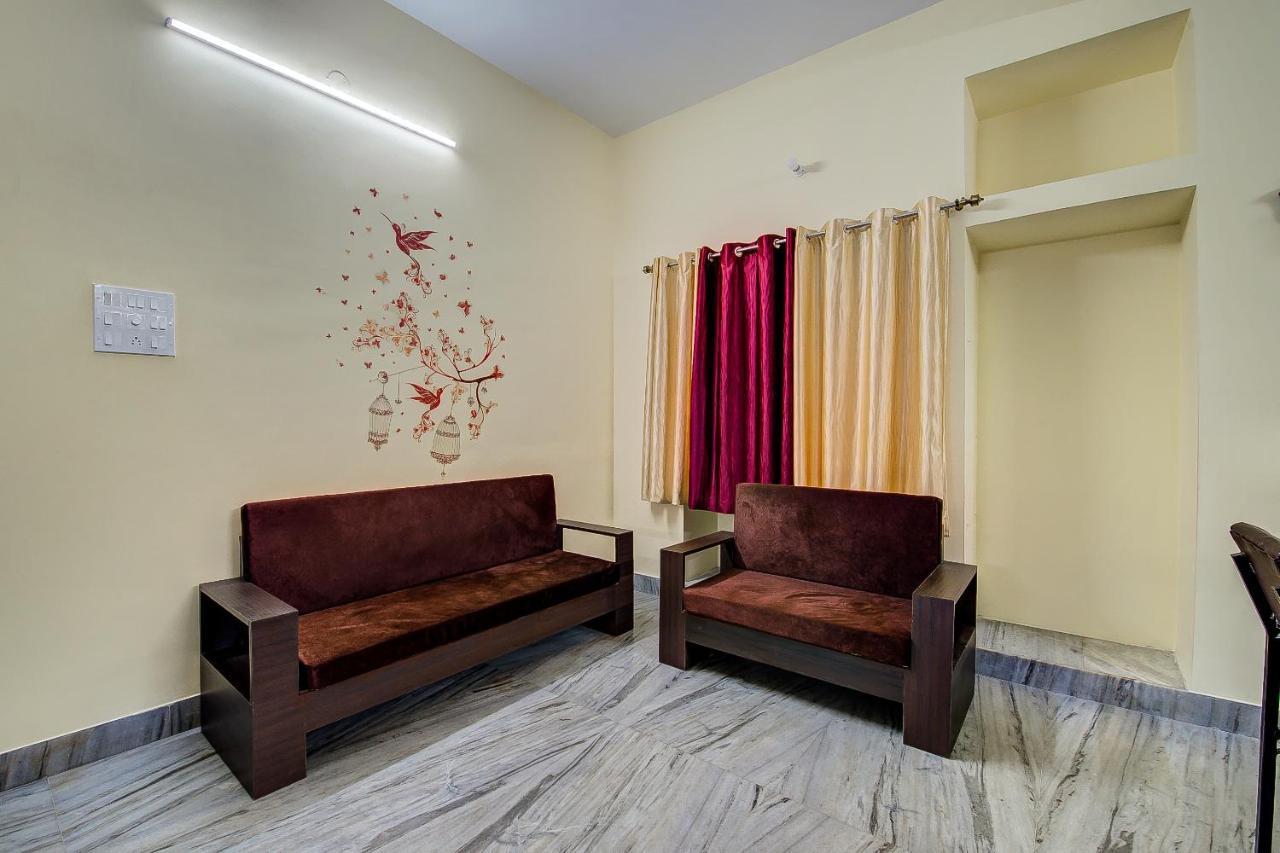 Oyo 12960 Hotel Adrija Salt Lake City Ngoại thất bức ảnh